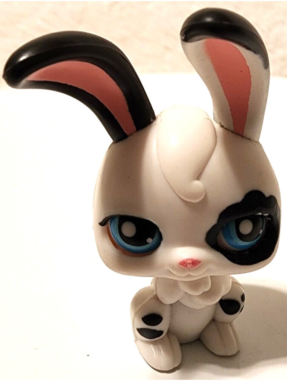 Littlest Pet Shop Bunny Rabbit Magic Motion White Black  Eyes Move 2006 Hasbro